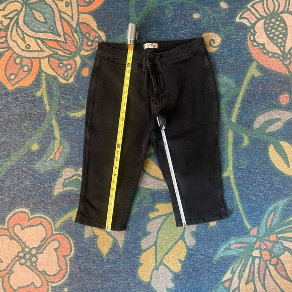 Madewell Capri Jeans 
Excellent condition. Offers welcomed:) - Picture 5 of 8